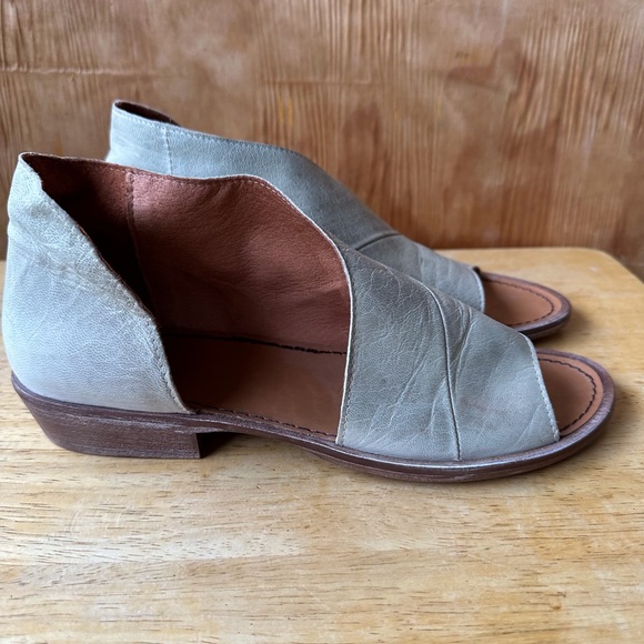 Free People Mont Blanc Asymmetrical Open Toe cut out Leather flat Sandal Gray - Picture 9 of 10